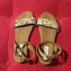 Authentic Steve Madden sandels size 7
